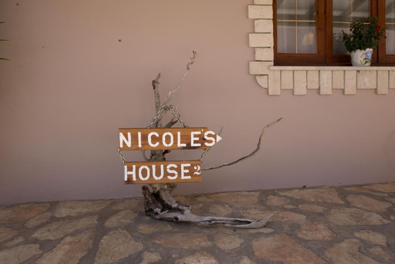 Nicoles Houses Ариллас Экстерьер фото