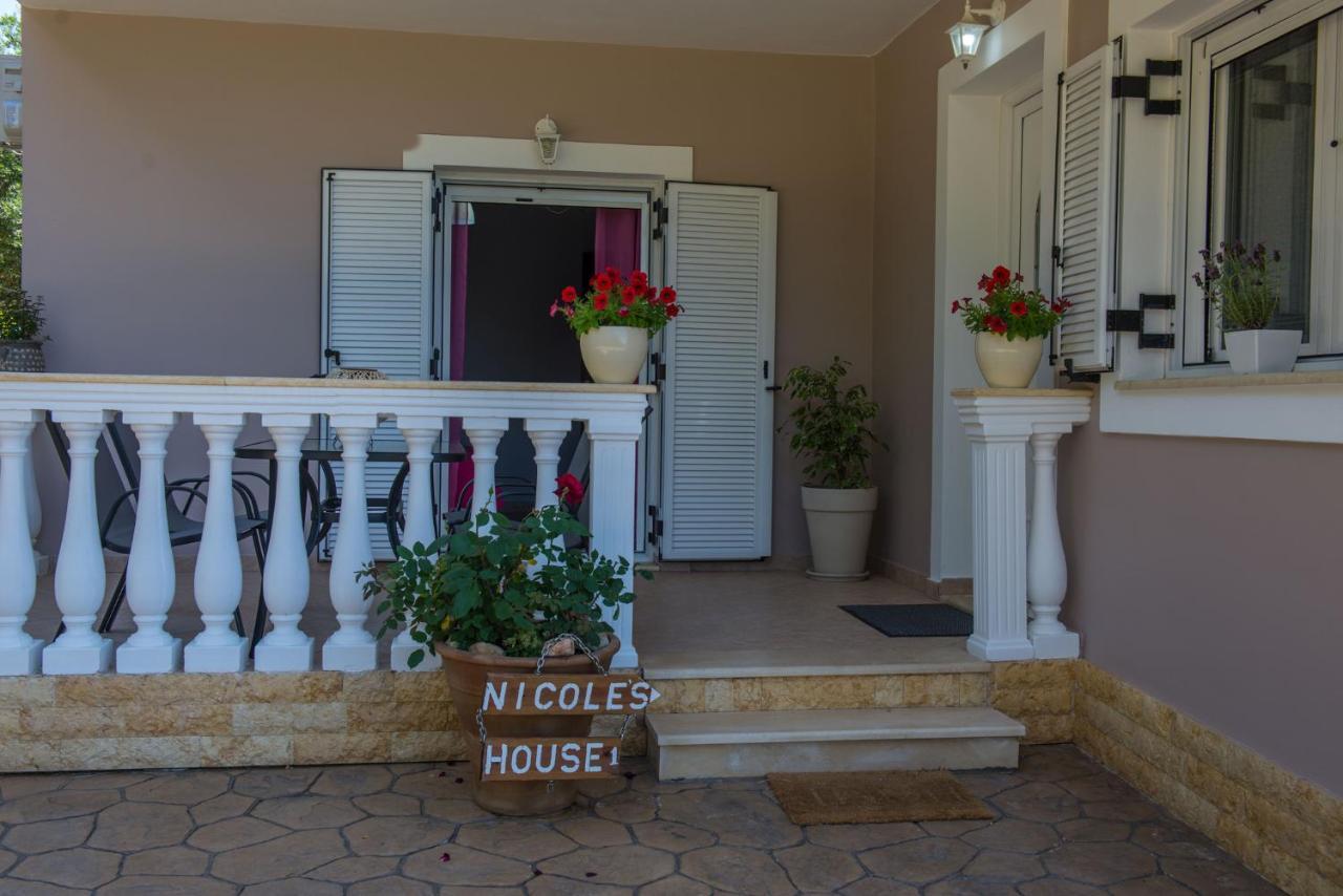 Nicoles Houses Ариллас Экстерьер фото